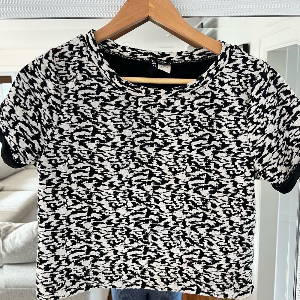 Cropped Top with black and white print
